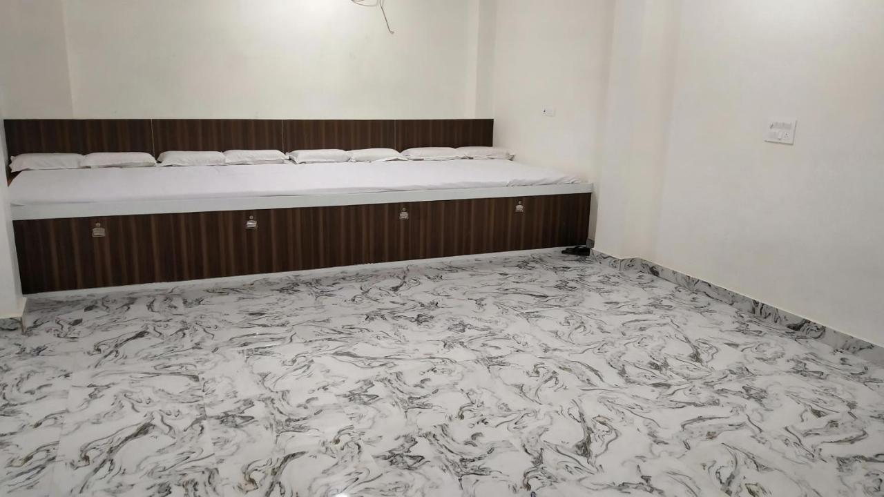 Rajlakshmi Guest House Mathura Luaran gambar